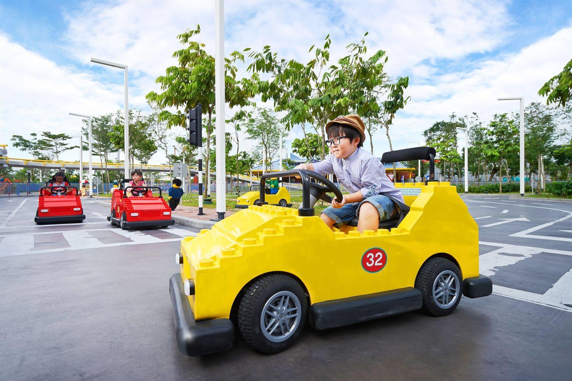 Legoland Malaysia Hotel Nusajaya  Exteriör bild A child driving a car at Legoland Malaysia Resort