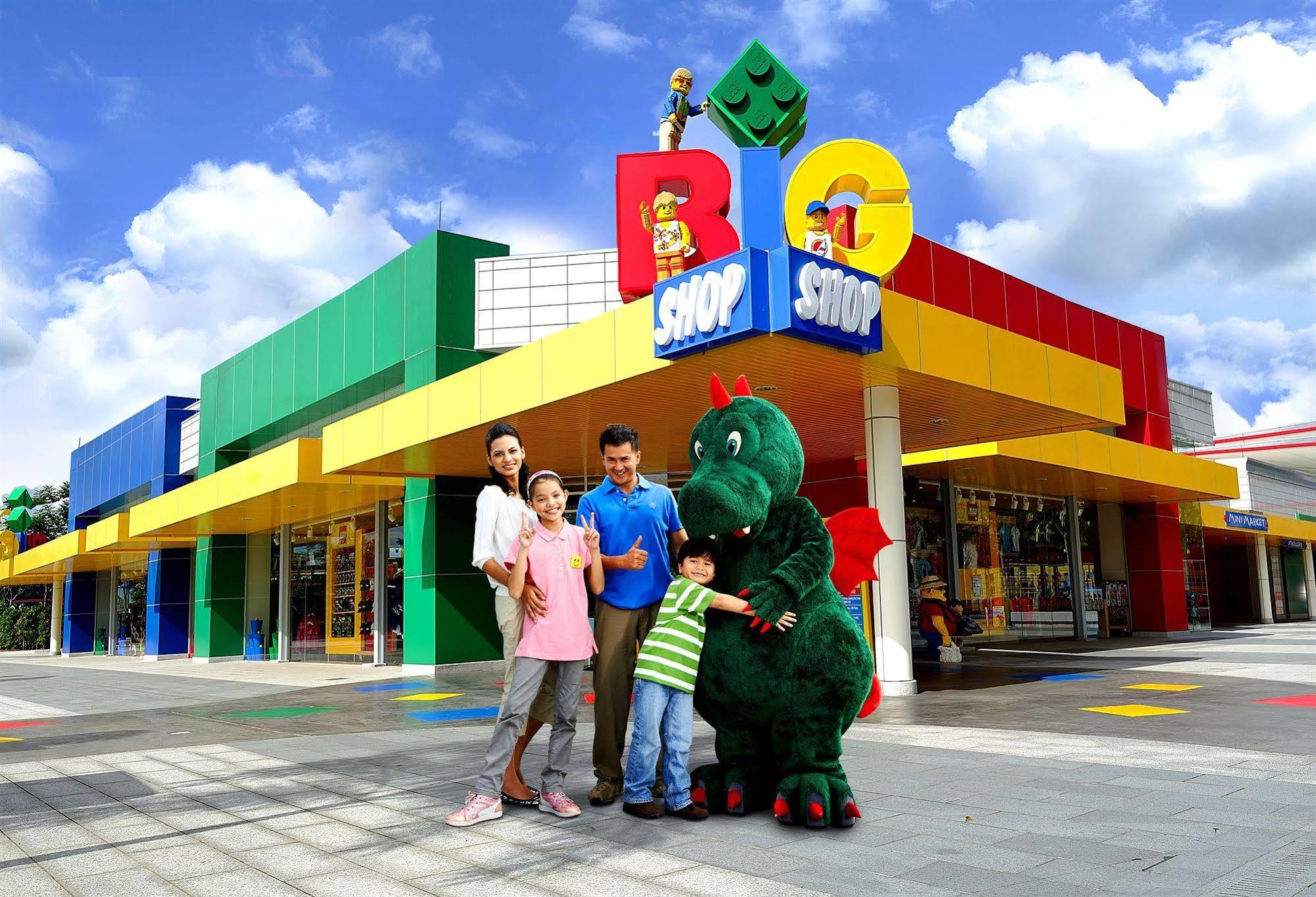 Legoland Malaysia Hotel Nusajaya  Exteriör bild The LEGO Group's first store in the Americas opened in 2008 in San Marcos, Texas.